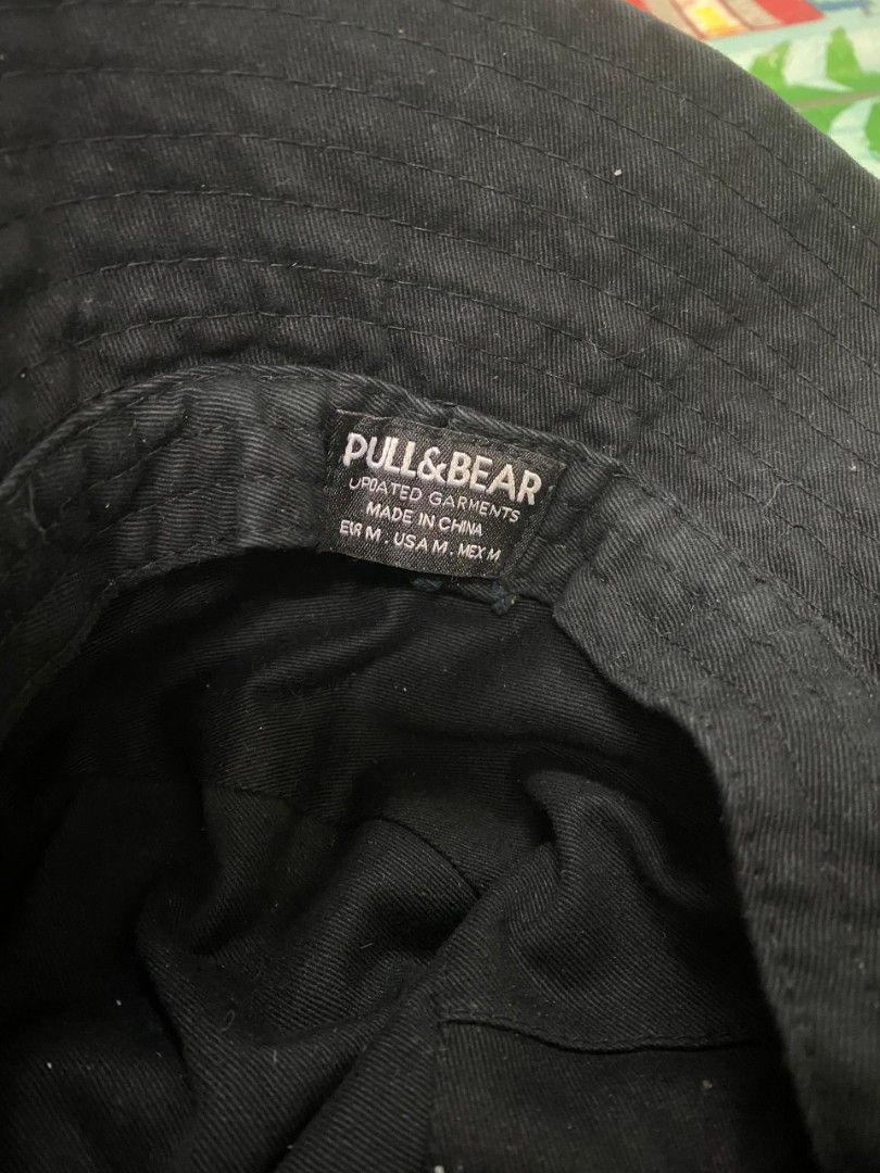 Hat Pull & Bear (Category: Cap & Hats) located in Petaling Jaya. Submitted by Alhans (Listing ID 1306880349, Image 2). Description: .