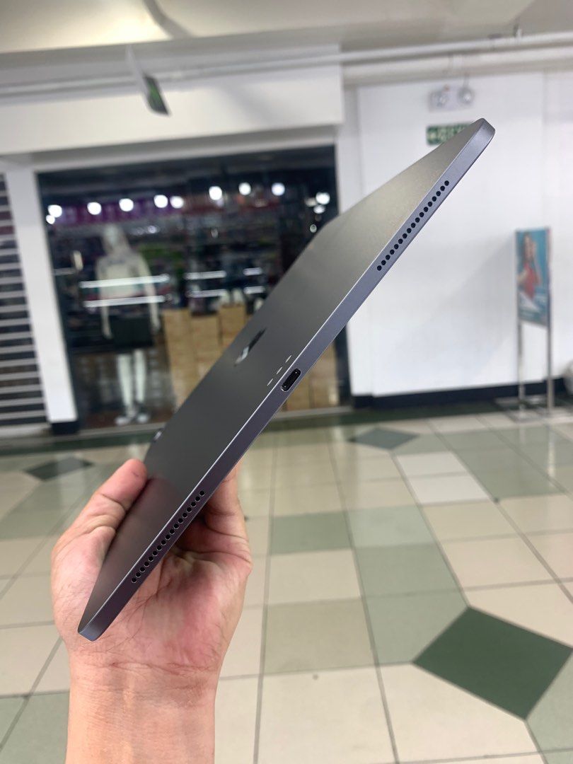 iPad pro 11inch 1TB (Category: iPad) located in Manila. Submitted by arzillah (Listing ID 1306878525, Image 3). Description: iPad Pro (3rd Gen.) 1TB Wifi only 12.9inch Slightly use No dents No scratches No issue All working Open for COD/COP + SF Manila area ( sameday delivery) Province area (via LBC) required DP to avoid cancellations Physical store: Greenhills Shopping Center, 2ndfloor, stall#: Ai 11 Contact#: 09482217224 Page: Arzillah Gadgets 