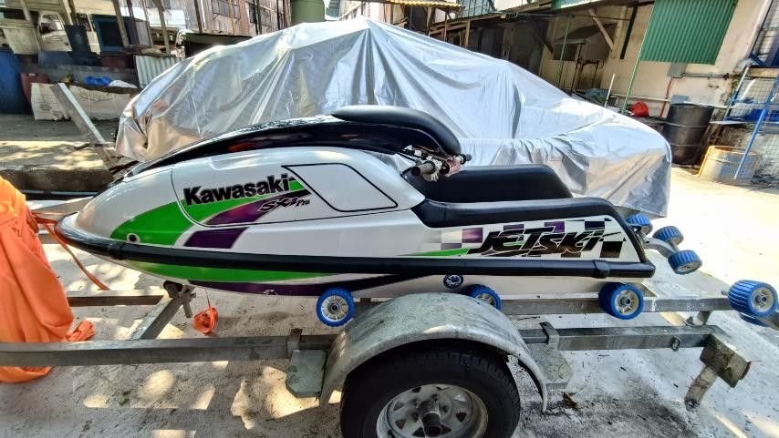 Kawasaki Jetski 750SXi Pro (Category: Motorbikes for Sale) located in Manila. Submitted by ds1khl (Listing ID 1306815474, Image 1). Description: 1999 Kawasaki Jetski 750SXi Pro SWAP!!! (Motorcycle, Cars or Luxary Watches) 🎖For more and specific information, call us or meet us. Call us Call : 099.5798.7000 Message :096.6667.7711 Visit us 🏆KRP WARP & PPF 16 William St.,Corner Pioneer, Mandaluyong City (Green Gate) 📍WAZE : KRP WARP&PPF FB page KR