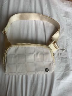 （分類：）位於 。 由 Toeknee16-C 提交（商品編號 1306762819，圖片 1）。簡介： 。