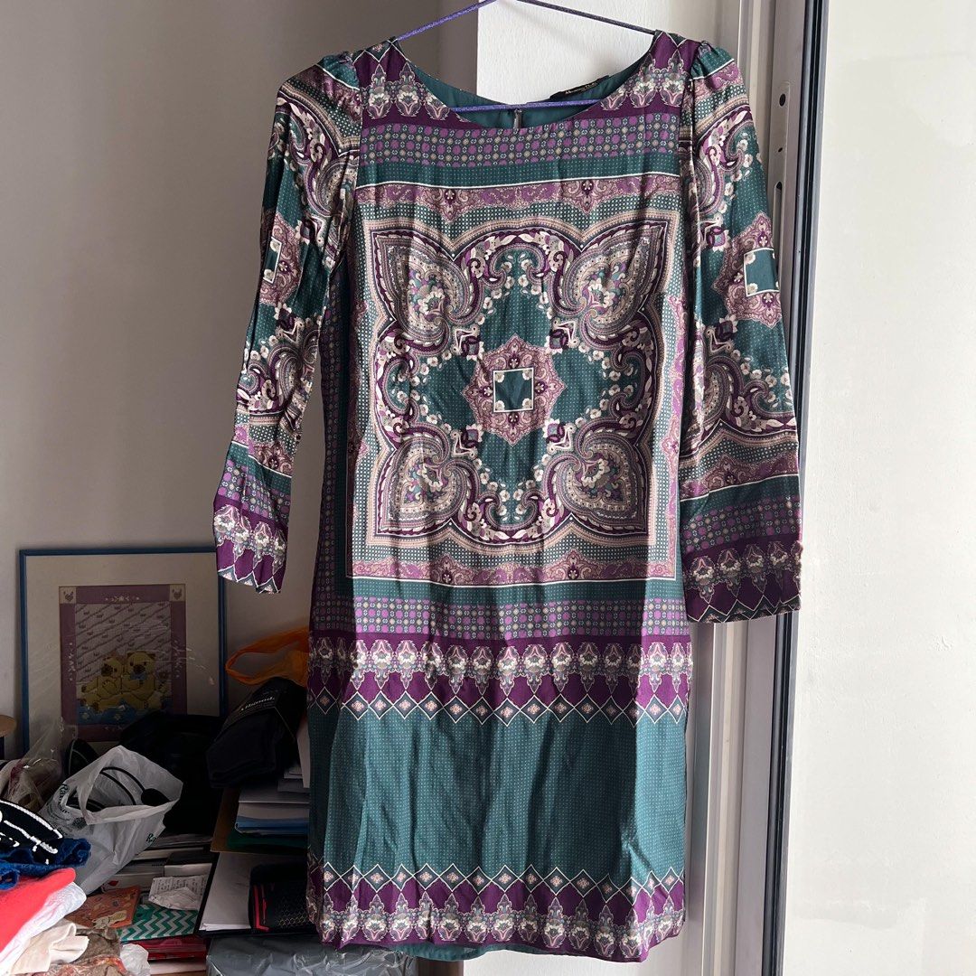 Massimo Dutti shift dress. Scarf print very pretty. Sleeves are 3 4