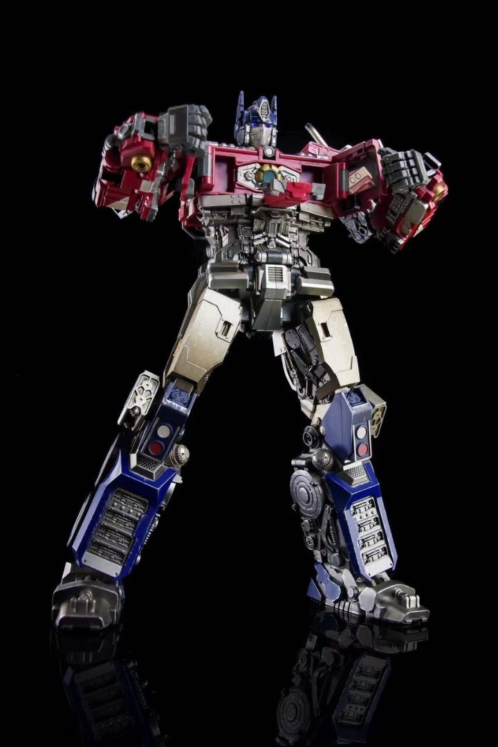 Lucky Cat MICRO COSMOS Optimus Prime | Bombusbee