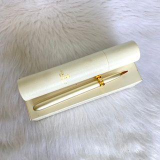 Mikimoto International Gold Pearl Lip Brush