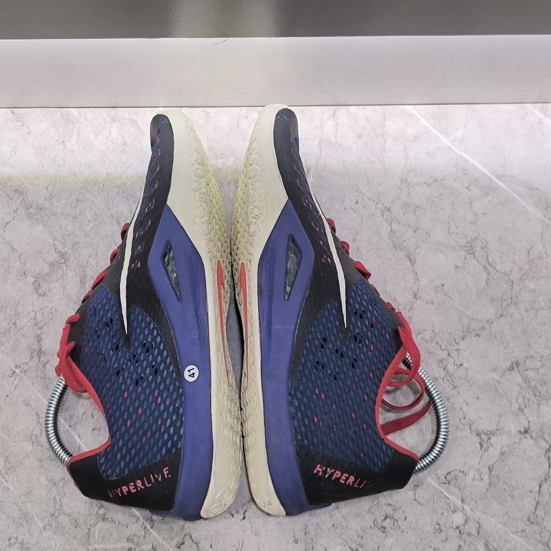 Nike Hyperlive 2 Fesyen Pria Sepatu Sneakers di Carousell