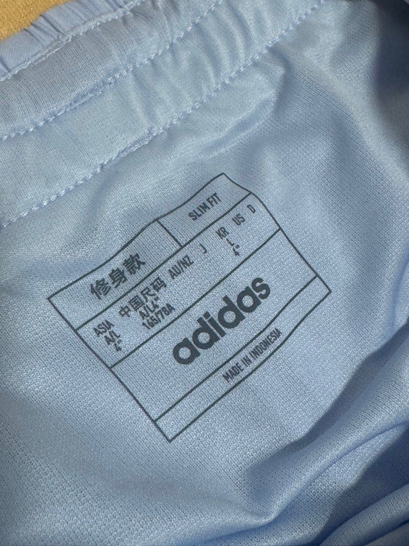 Original Adidas Run It Short Shorts (Category: Activewear) located in Quezon City. Submitted by frostize (Listing ID 1306808694, Image 2). Description: Too small for my hips. I got this in haste but never got to wear them since small nga. Originally priced at 1600 Selling for 1,200 Slightly negotiable. SF shouldered by buyer..