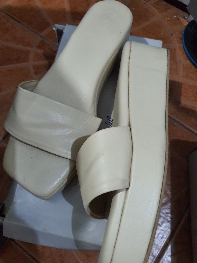 Platform slides by Olivia Manila Erin size 7 (Category: Slippers and slides) located in Quezon City. Submitted by agastar (Listing ID 1306814809, Image 1). Description: Used few times.