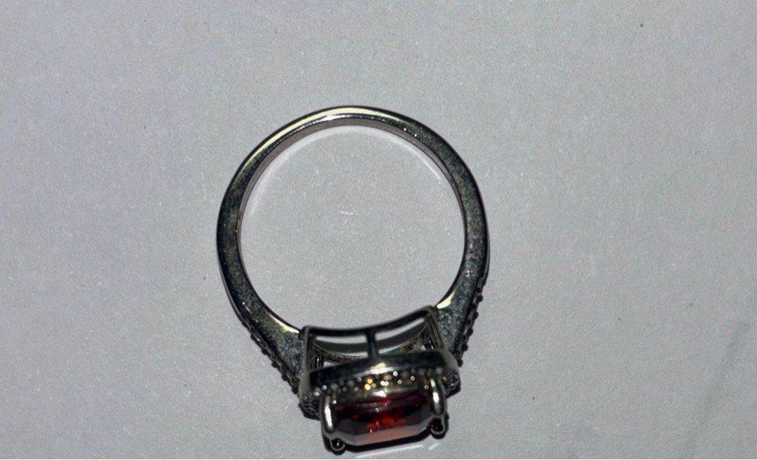Ruby ring （分類：飾物及配件）位於 Hong Kong。 由 OhToBeThatGirl 提交（商品編號 1306767010，圖片 3）。簡介： Bought from the UK。