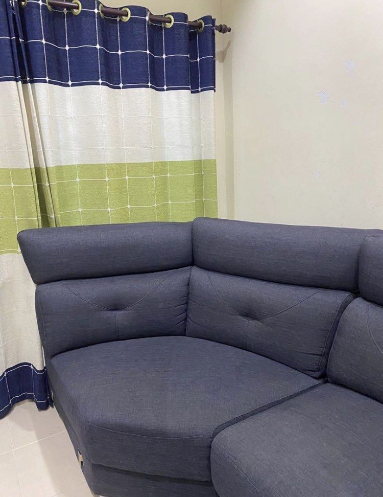 Sofas (Category: Sofas) located in Putrajaya. Submitted by raihan85 (Listing ID 1306738182, Image 3). Description: Sofa comfort untuk diletgo. Sofa boleh sambung dengan 2 seater sofa. Nak lego yg ini murah rm209 dan 2 seater lagi rm229 self pickup dengkil. masih elok dan sesuai utk yg br pindah rmh. .