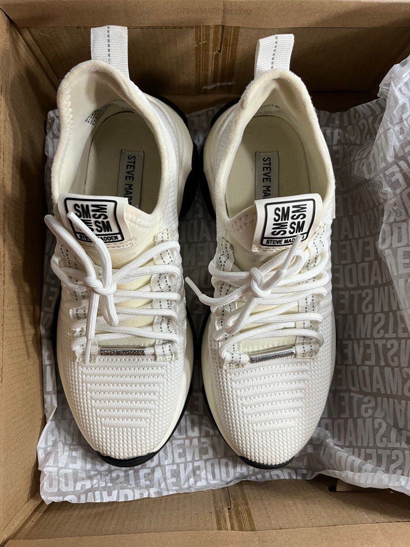 Steve Madden Mac 2 Sneakers White (Category: Sneakers) located in Cainta. Submitted by sydkyn (Listing ID 1306771990, Image 3). Description: brand: Steve Madden size: US 7.5, EU 38, UK 5.5 condition: 9/10 note: not advisable for those who are size 7 with wide feet. it may feel too tight or uncomfortable on some areas. it is advisable to size up if getting this pair makes you look chic and feel light on your feet! provides maximum support with its