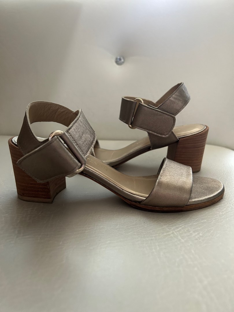 Stuart Weitzman Metallic Gold Broadband Leather Open Toe Sandals US6 UK4 EUR37 Women s Fashion Footwear Flats Sandals on Carousell