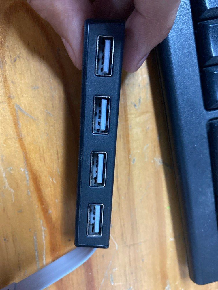 Targus USB hub 4 ports (Category: Computer Parts) located in Cabuyao City. Submitted by nicoleecloset (Listing ID 1306722685, Image 3). Description: Targus USB hub 4 ports.