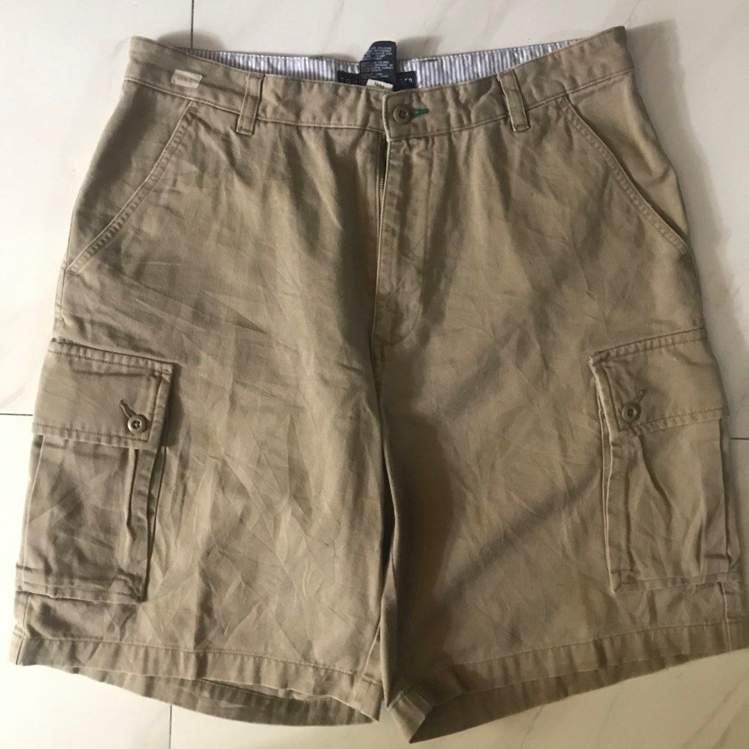 Tommy Hilfiger cargo (Category: Shorts) located in Antipolo. Submitted by stored_stuff (Listing ID 1306822347, Image 1). Description: good condition 8.5/10 dimes 33x21x12x5.