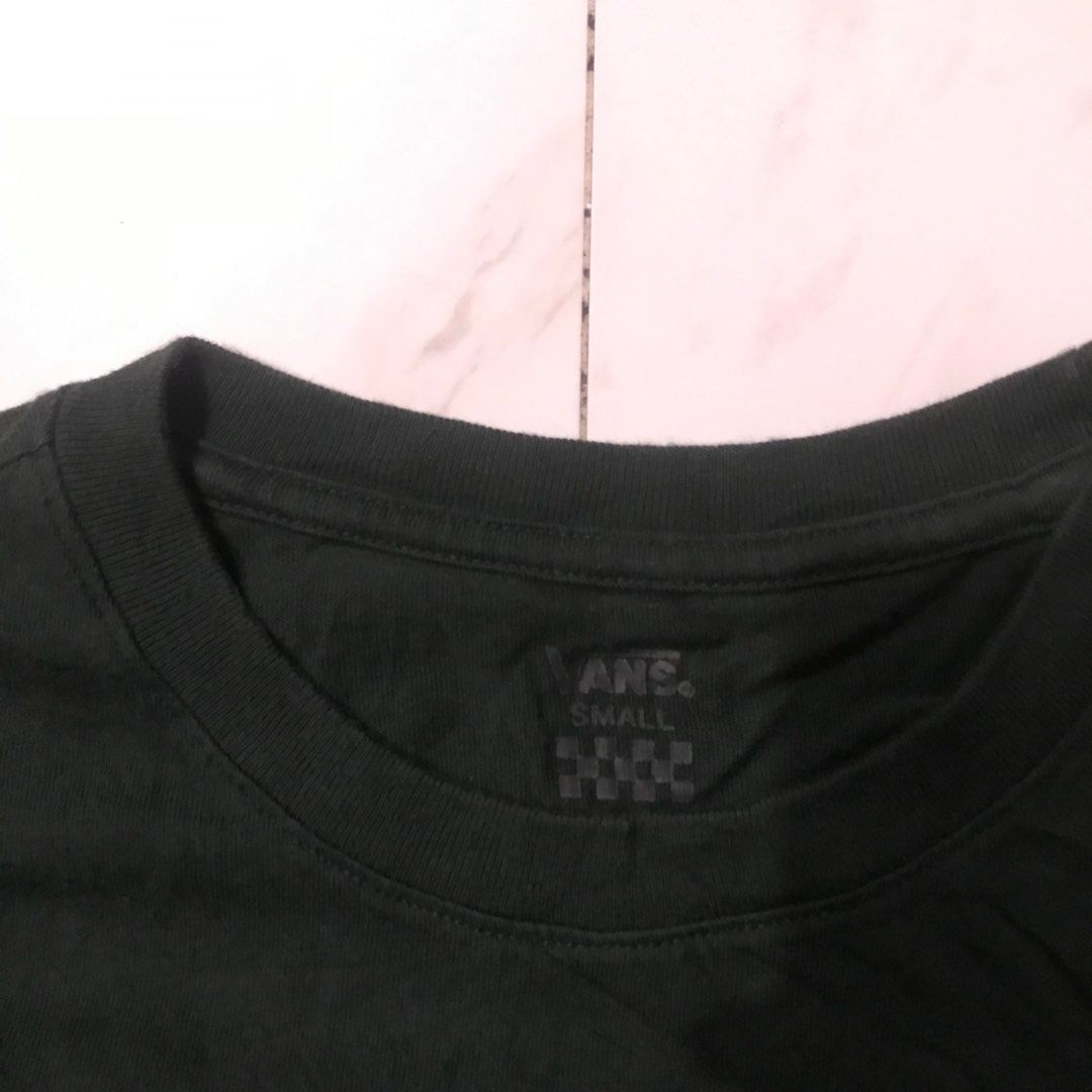 Vans cropped longsleeve (Category: Longsleeves) located in Antipolo. Submitted by stored_stuff (Listing ID 1306738981, Image 2). Description: dm for fast transaction, all items are open for offers😃😃✌️.