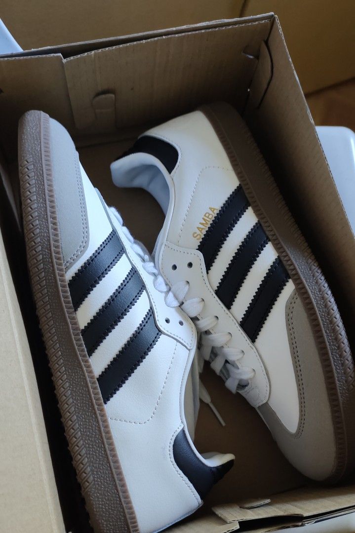 Vegan Samba SALE❗❗❗ (Category: Sneakers) located in Paranaque City. Submitted by arkco (Listing ID 1306883573, Image 1). Description: Size 40. Di pwede sa matabang paa..