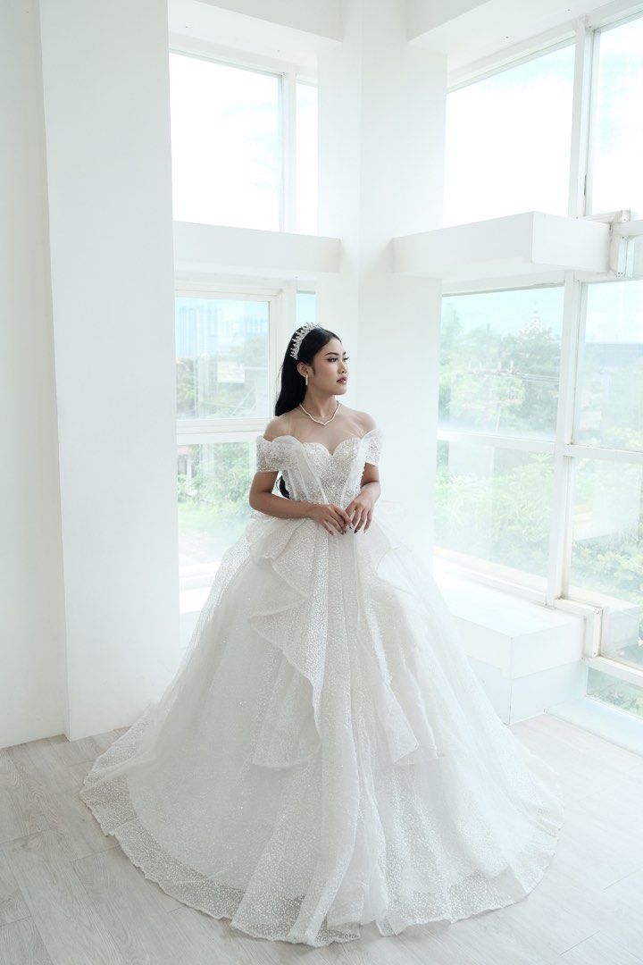 Gown putih cheap