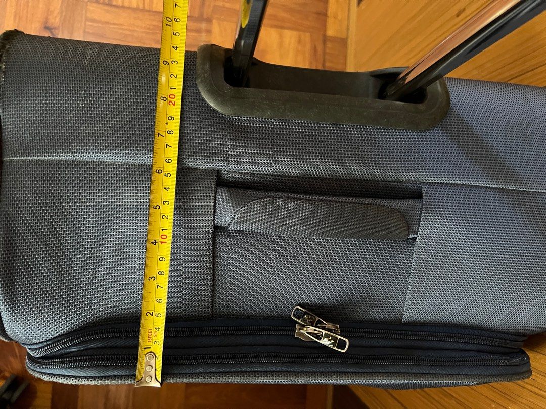 World Traveller Luggage (Category: Luggage) located in Quezon City. Submitted by redkooky (Listing ID 1306727771, Image 3). Description: Note : 4 wheels not the 360swivel type , free delsey hardcase luggage with crack see photo . Can be used as storage .
