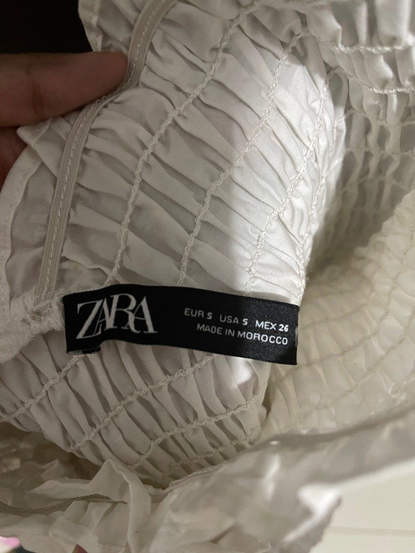 Zara white smocked top (Category: Blouses) located in Binan City. Submitted by chipmunkedcheeks (Listing ID 1306775995, Image 3). Description: Brand new, but tags were removed. Last price posted, please do not lowball anymore. ALL SALES ARE FINAL. NO CANCELLATIONS, RETURNS, REFUNDS, OR EXCHANGES WILL BE ENTERTAINED..