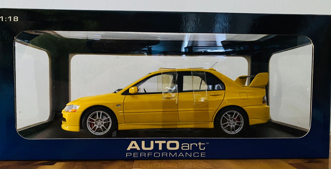 1/18 AUTOart Mitsubishi Lancer Evolution IX GSR in Yellow, Hobbies