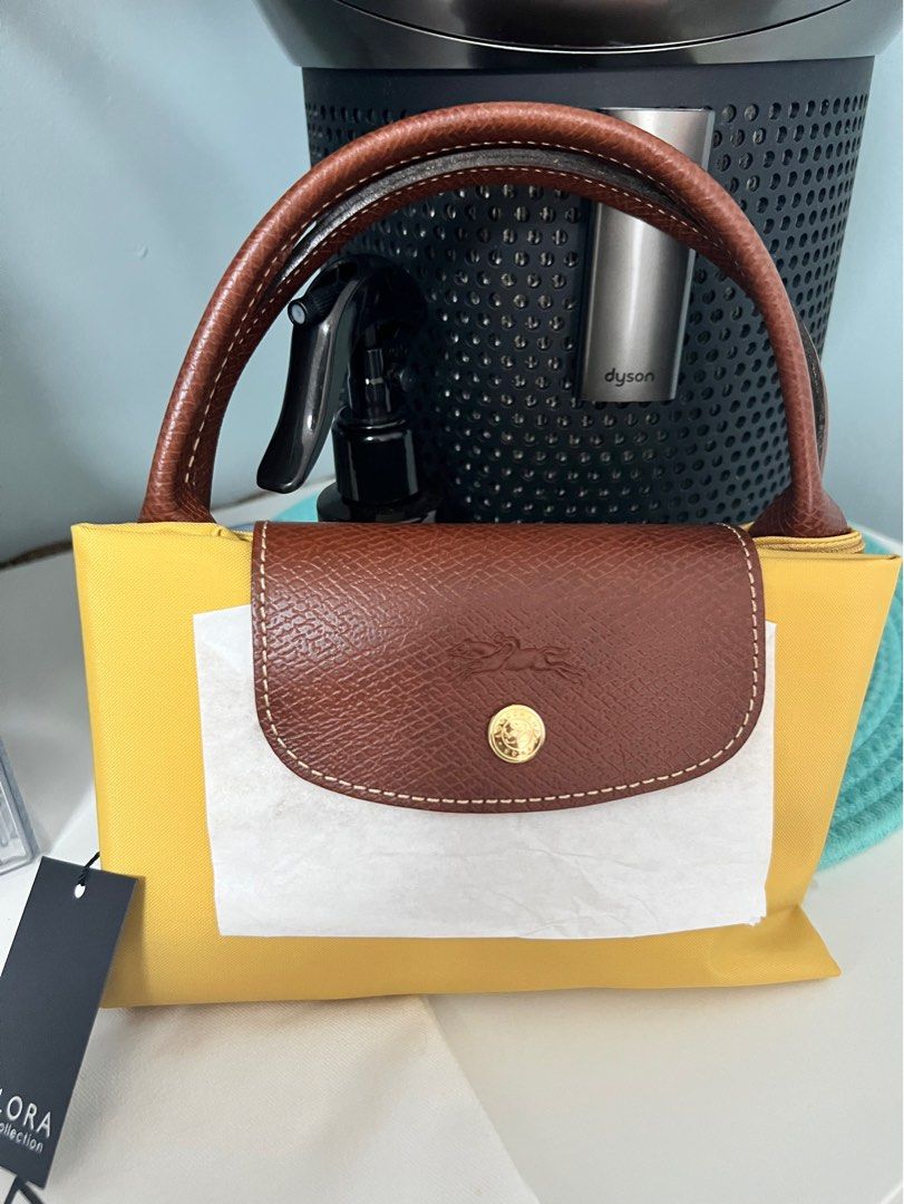 AUTHENTIC Longchamp medium short handle (Category: Luxury Bags & Wallets) located in Mendez-Nunez. Submitted by ishoptilidrop (Listing ID 1311562693, Image 3). Description: BNWT from Zalora SG Bought for around 9k php Pls arrange your own pickup.