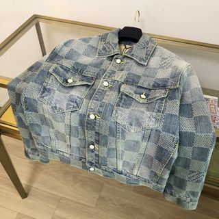 (Category: ) located in . Submitted by luxcloset.shop (Listing ID 1311625356, Image 1). Description: .