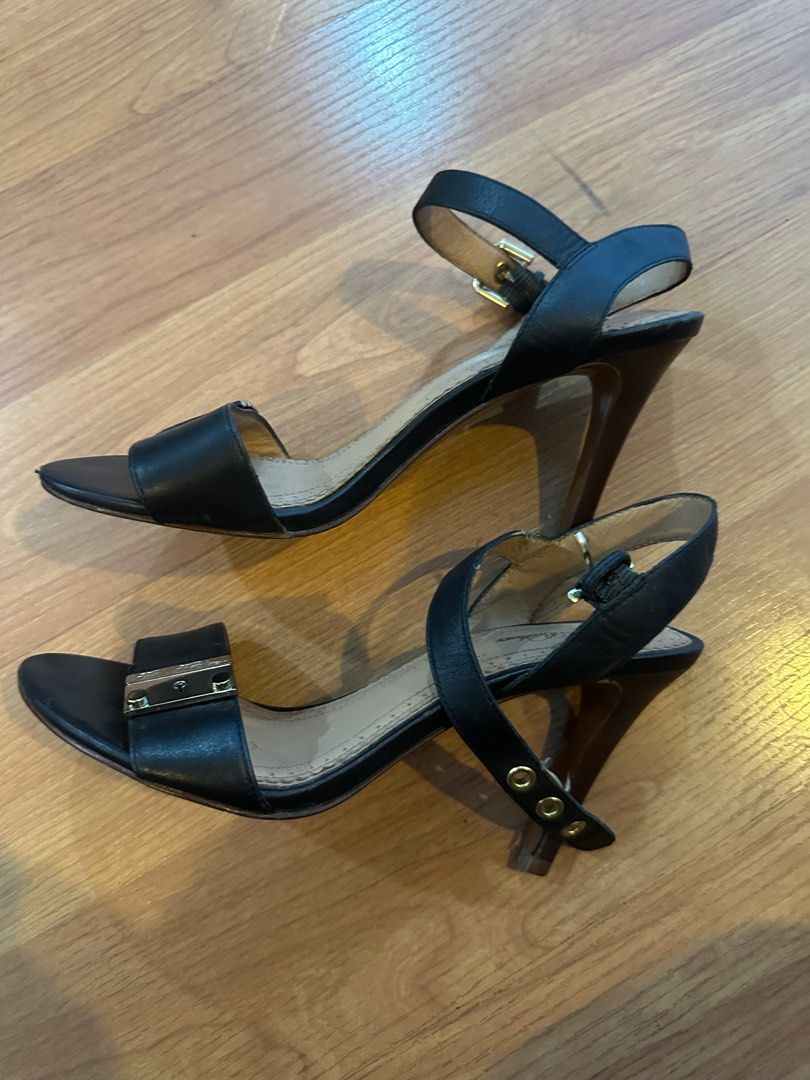 Brooks Brothers Shoes (Authentic) (Category: Dress Shoes) located in Taguig. Submitted by d9rcy (Listing ID 1311614501, Image 2). Description: Grab delivery - delivery cost to be shouldered by buyer.