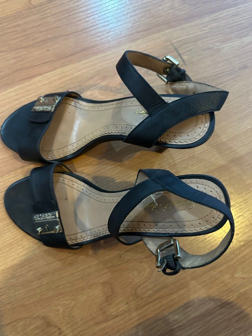 Brooks Brothers Shoes (Authentic) (Category: Dress Shoes) located in Taguig. Submitted by d9rcy (Listing ID 1311614501, Image 1). Description: Grab delivery - delivery cost to be shouldered by buyer.