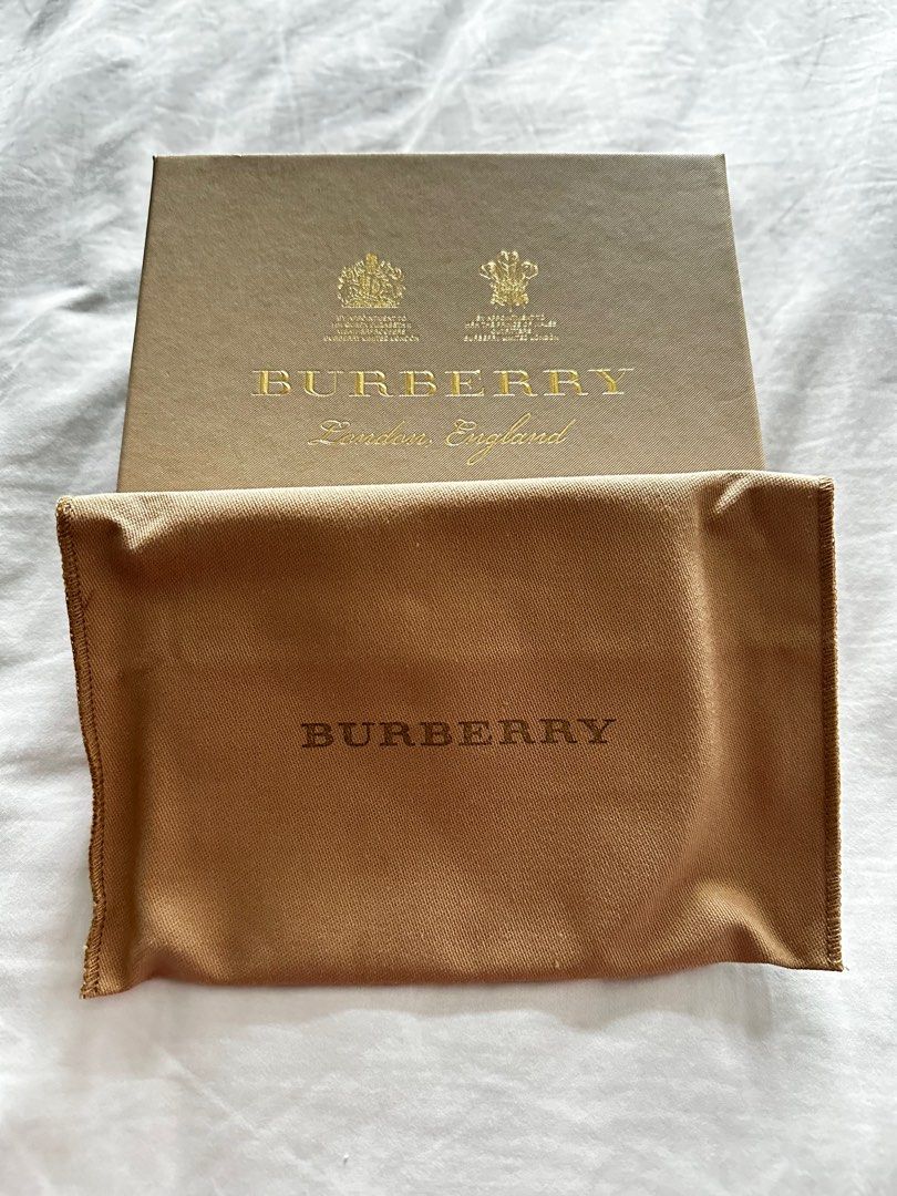 Burberry wallet gift box top
