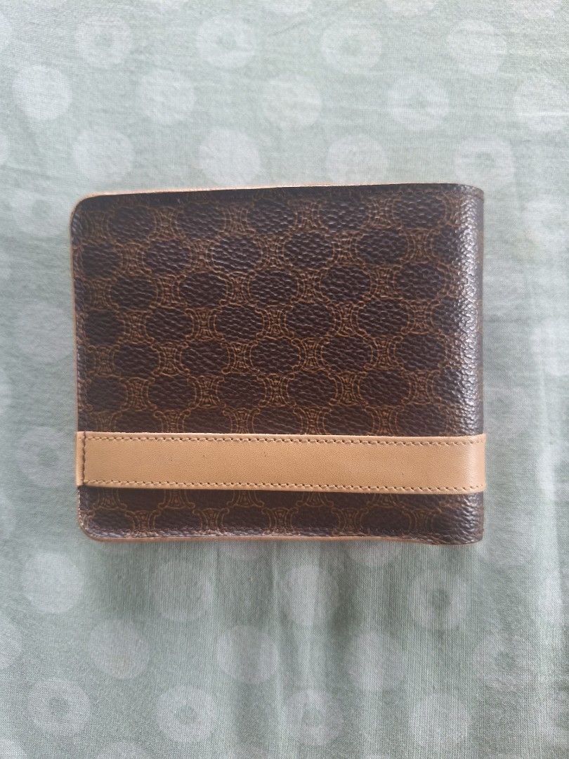 Celine Short Bifold Wallet (Category: Luxury Bags & Wallets) located in Quezon City. Submitted by tms.l (Listing ID 1311597730, Image 2). Description: Excellent condition unused Clean interiorand exterior.
