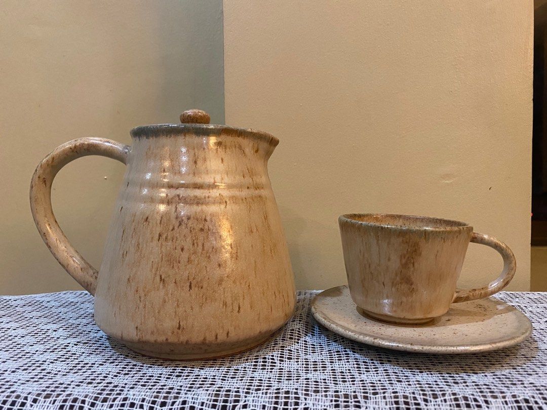 Ceramic pitcher (Category: Pitchers & Dispensers) located in Subic. Submitted by malojod2334612 (Listing ID 1311547085, Image 1). Description: .