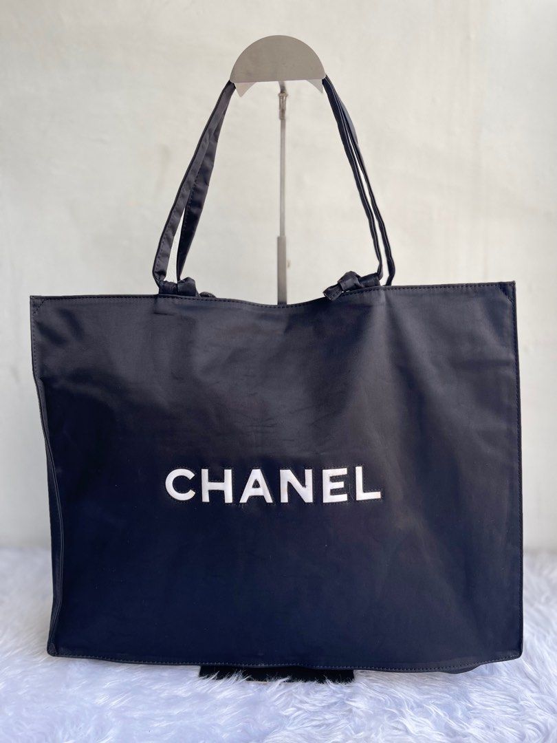 Chanel vintage nylon tote bag (Category: Luxury Bags & Wallets) located in Quezon City. Submitted by 1Jippy (Listing ID 1311605769, Image 1). Description: .