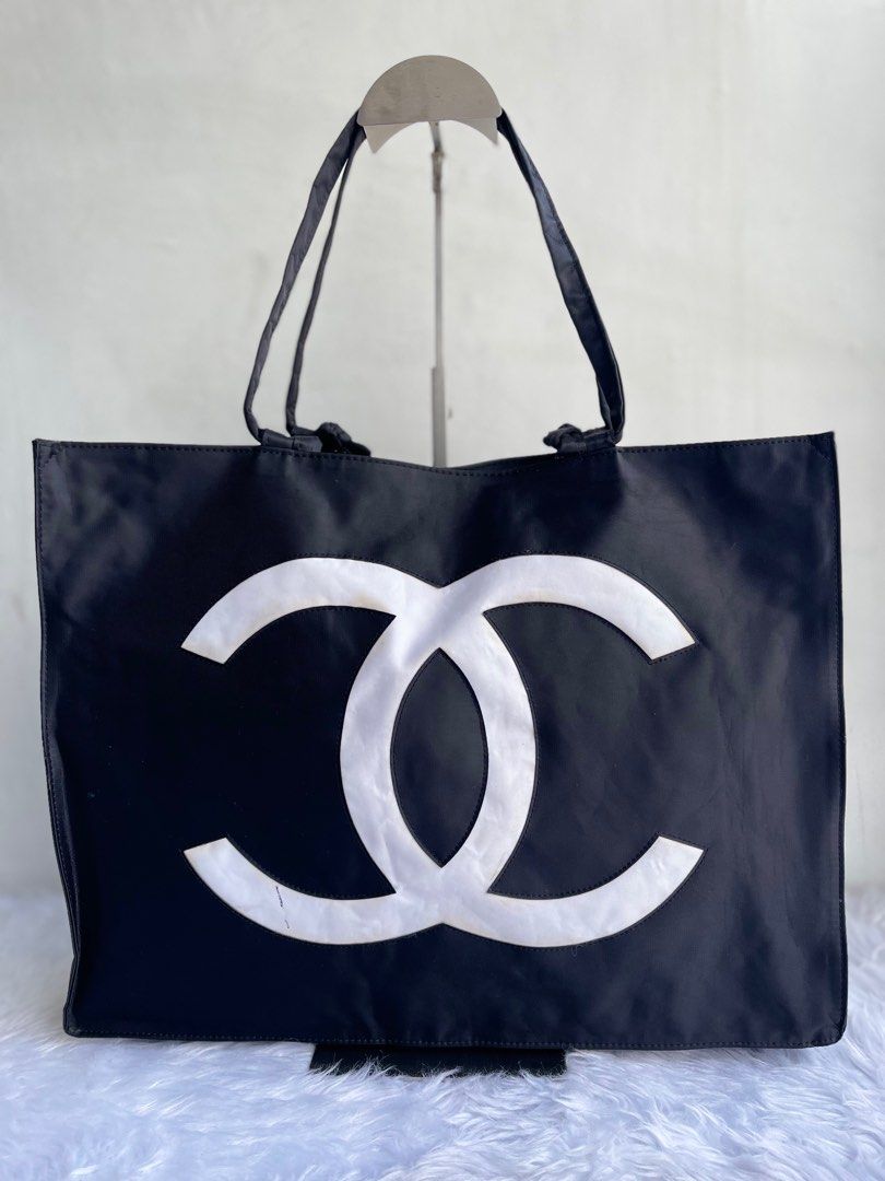 Chanel vintage nylon tote bag (Category: Luxury Bags & Wallets) located in Quezon City. Submitted by 1Jippy (Listing ID 1311605769, Image 2). Description: .