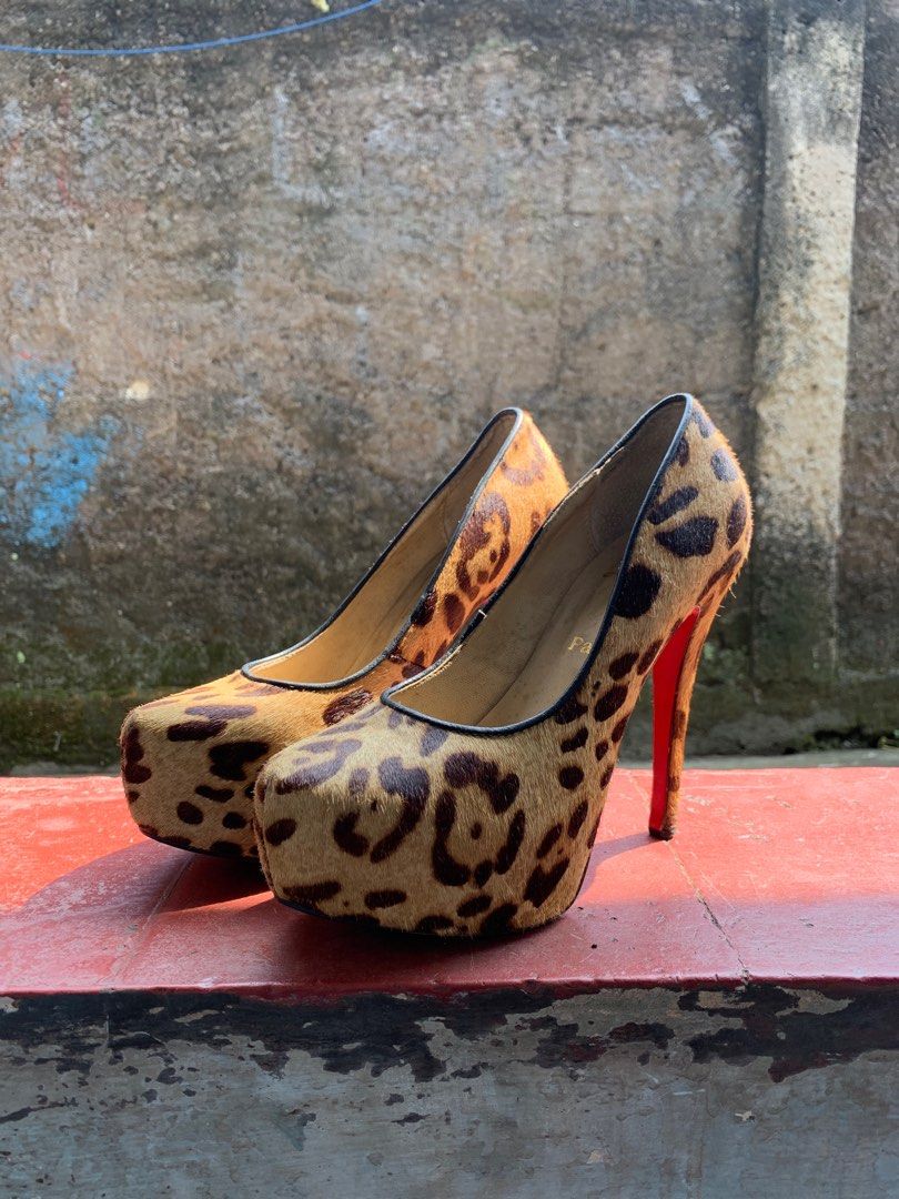 Preloved louboutin shoes clearance