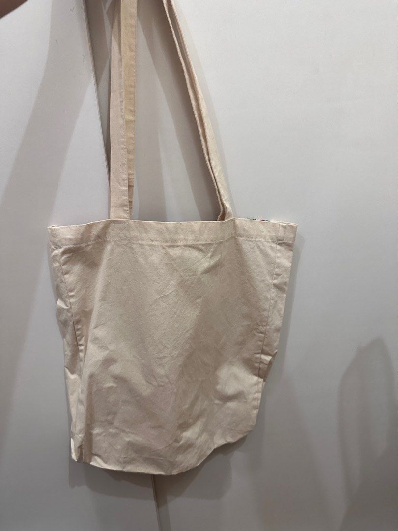 Cotton On Floral Tote Bag (Category: Tote Bags) located in Valenzuela. Submitted by _shethrifts (Listing ID 1311647487, Image 3). Description: Rfs: not my color.