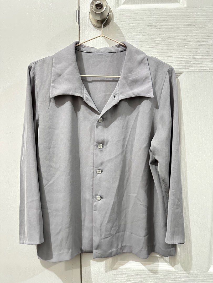 Gray Longsleeves (Category: Longsleeves) located in Quezon City. Submitted by erte_ph (Listing ID 1311637124, Image 1). Description: — no flaws or issue — Actual color may vary due to lighting — Please manage your expectations, these are all pre-loved — No bogus buyer and joy reserver.