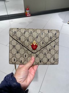 (Category: ) located in . Submitted by shoppertan (Listing ID 1311680402, Image 1). Description: .