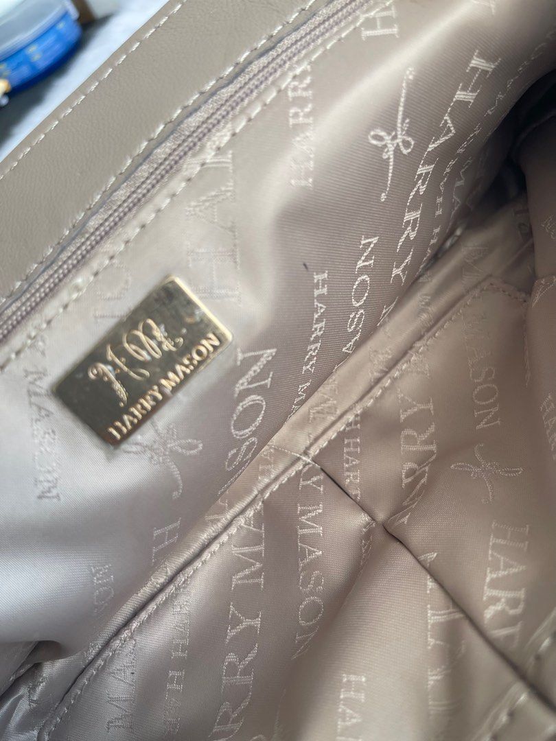 Harry Mason casual style shoulder bag (Category: Luxury Bags & Wallets) located in Quezon City. Submitted by 1Jippy (Listing ID 1311609211, Image 3). Description: .
