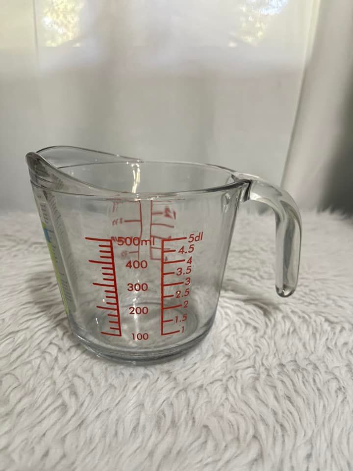 Kitchen Classics Glass Measuring Cup 16oz/500ml (Category: Other Kitchenware & Tableware) located in Bayambang. Submitted by foursiblings081228 (Listing ID 1311616326, Image 3). Description: ‼️SALE ‼️SALE‼️ ￼‼️Kitchen Classics Glass Measuring Cup 16oz/500 ml‼️ Specifications: Capacity: 16oz/ 500 ml Clear glass with red measuring lines Ounce, cups, milliliterd and deciliter measurement Oven, Freezer, Dishwasher and Microwave safe With Handle and S