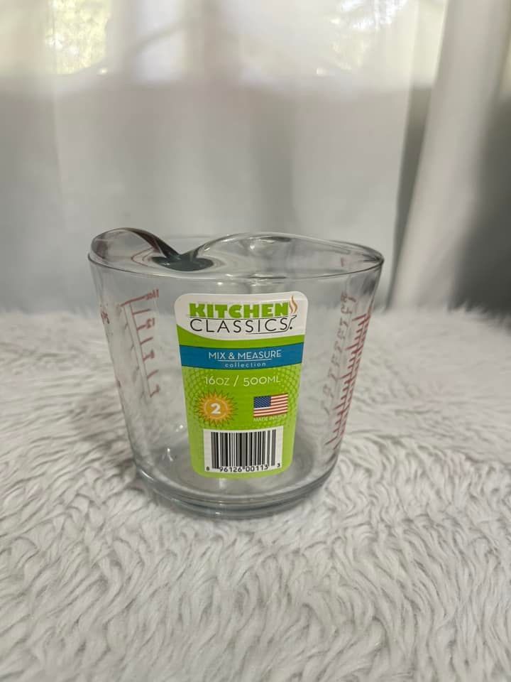 Kitchen Classics Glass Measuring Cup 16oz/500ml (Category: Other Kitchenware & Tableware) located in Bayambang. Submitted by foursiblings081228 (Listing ID 1311616326, Image 2). Description: ‼️SALE ‼️SALE‼️ ￼‼️Kitchen Classics Glass Measuring Cup 16oz/500 ml‼️ Specifications: Capacity: 16oz/ 500 ml Clear glass with red measuring lines Ounce, cups, milliliterd and deciliter measurement Oven, Freezer, Dishwasher and Microwave safe With Handle and S