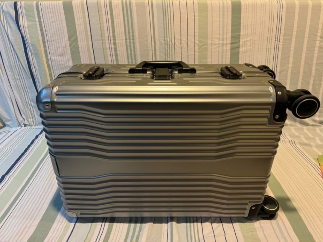 Legend walker luggage aluminium outlet