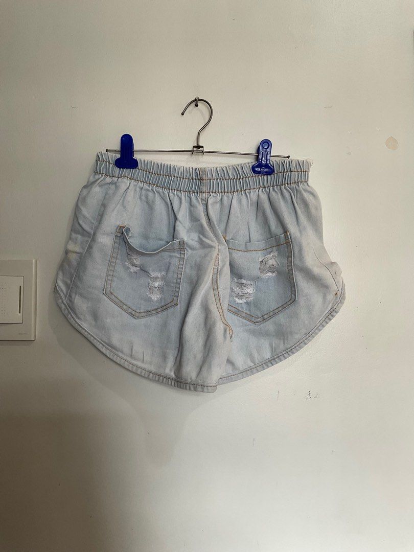 Light Colored/Washed Ripped Denim Maong Shorts (Category: Shorts) located in Cavite. Submitted by aleck720 (Listing ID 1311591667, Image 2). Description: For sale: Pre-loved clothes 🫀 Waistline: 36 inches (Stretchable) Length: 12 inches Message me for more details and inquiries (measurements, more pictures, etc.) 💸 MOP: Gcash, Maya, GoTyme 🛵 MOD: J&T.