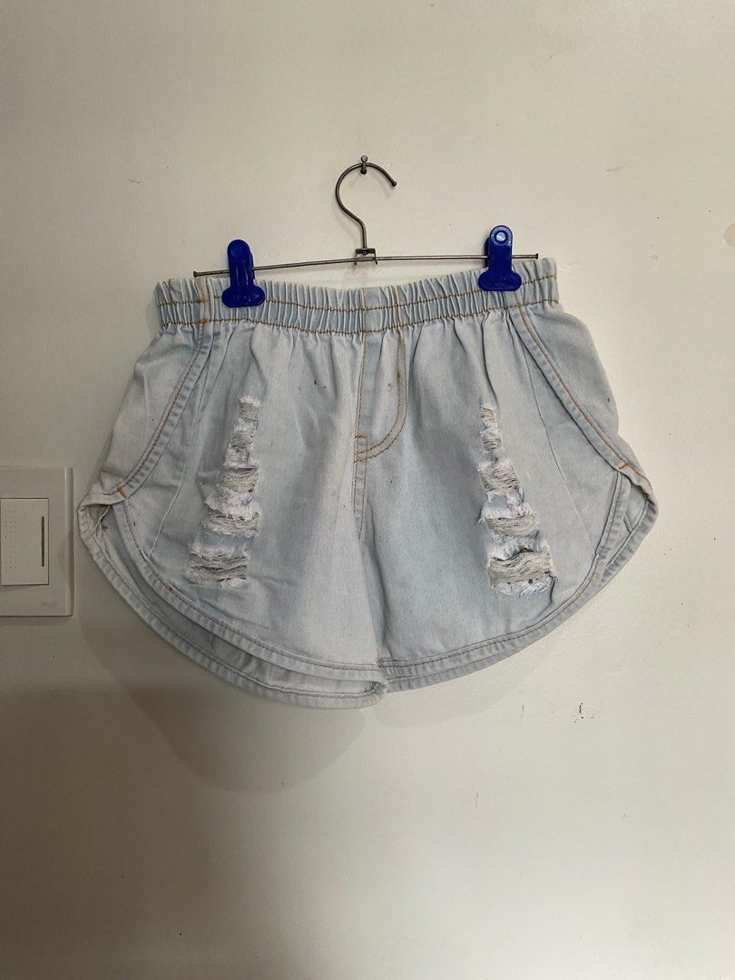 Light Colored/Washed Ripped Denim Maong Shorts (Category: Shorts) located in Cavite. Submitted by aleck720 (Listing ID 1311591667, Image 1). Description: For sale: Pre-loved clothes 🫀 Waistline: 36 inches (Stretchable) Length: 12 inches Message me for more details and inquiries (measurements, more pictures, etc.) 💸 MOP: Gcash, Maya, GoTyme 🛵 MOD: J&T.
