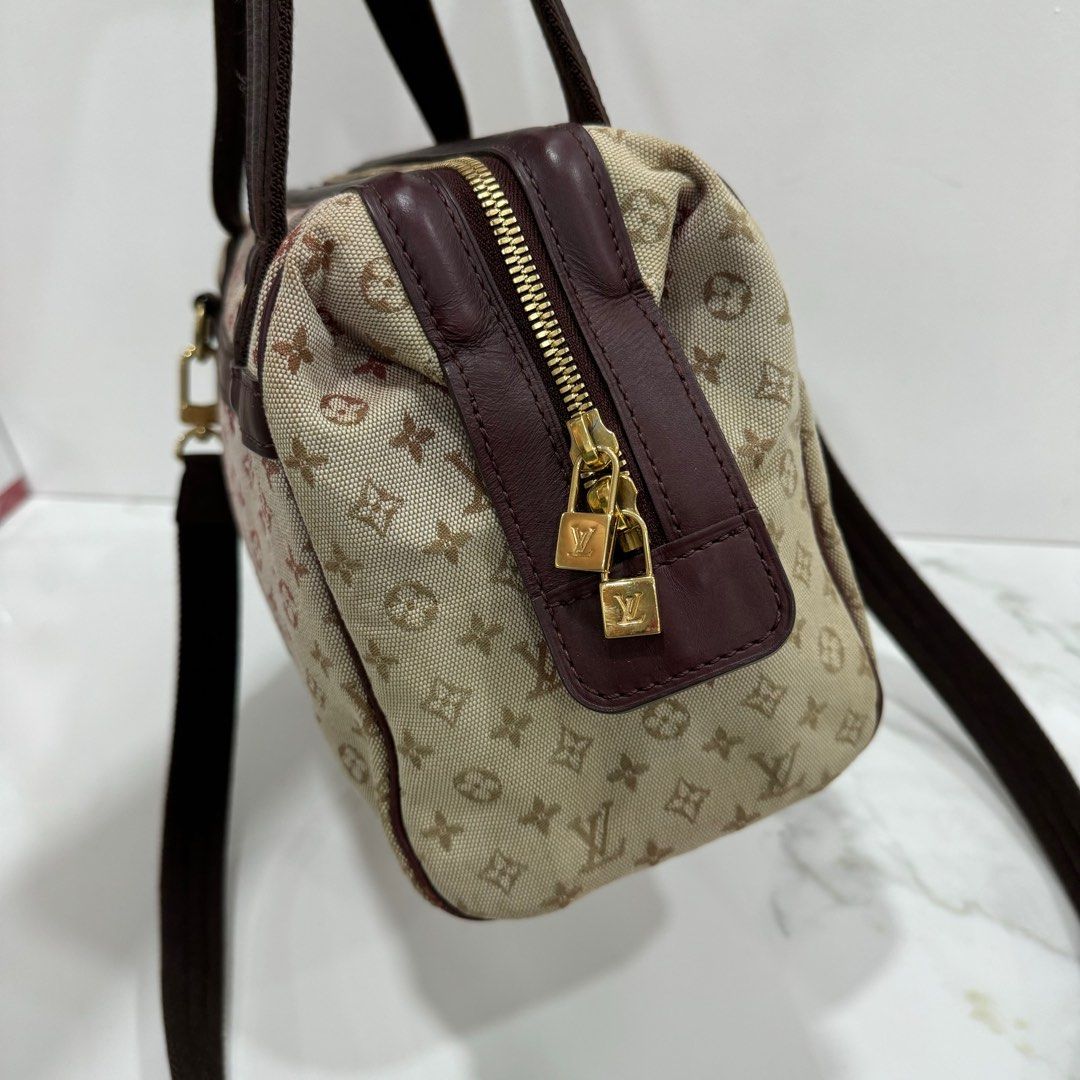 LV (Category: Luxury Bags & Wallets) located in Daraga. Submitted by luxbicolph (Listing ID 1311664613, Image 3). Description: Issue discoloration / but still presentable Auth.