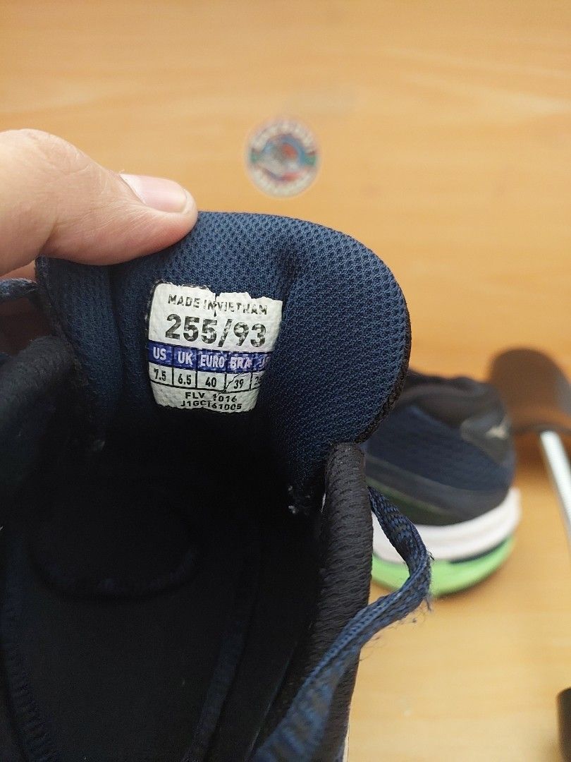 Mizuno Wave Legend Fesyen Pria Sepatu Sneakers di Carousell