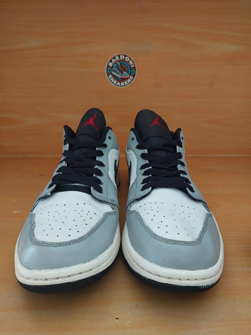 Nike Air Jordan Low, Fesyen Pria, Sepatu Sneakers di Carousell
