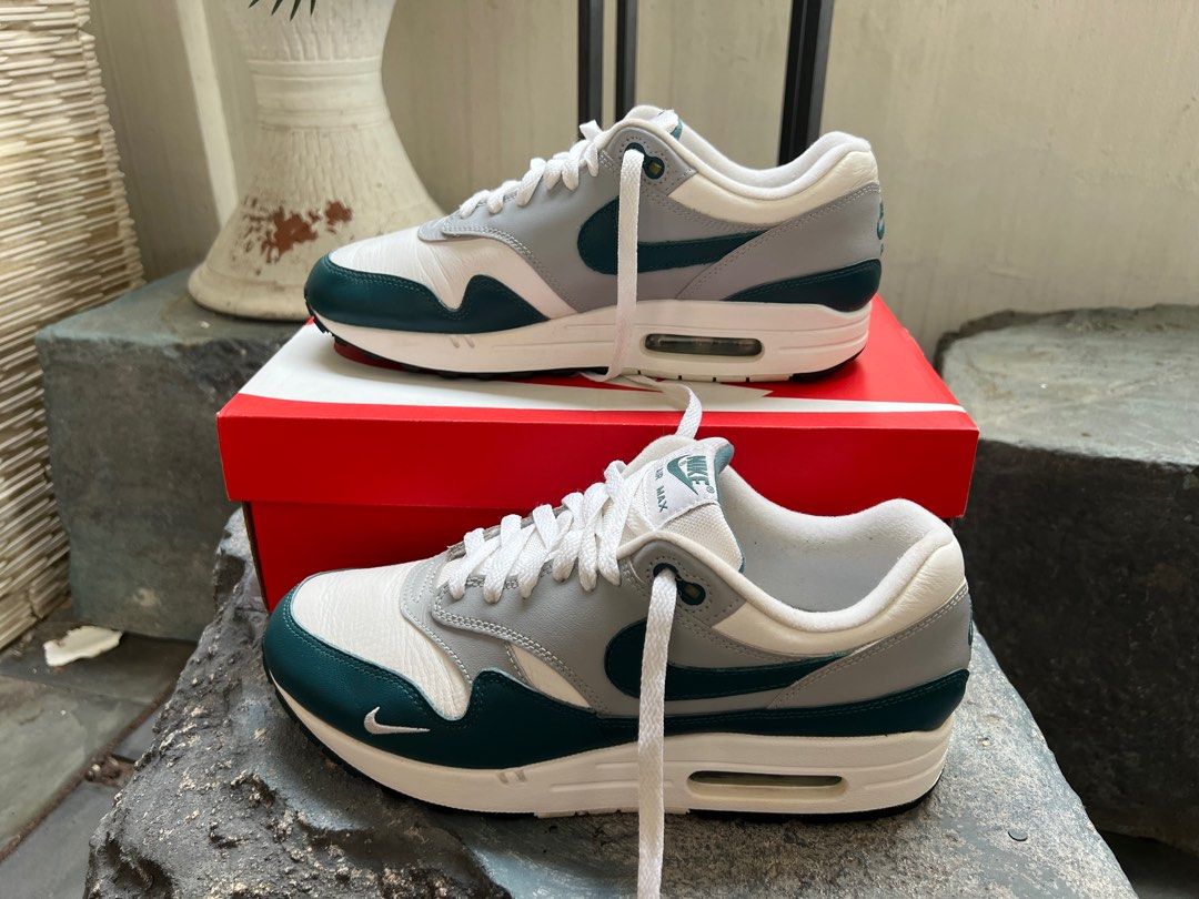 dark teal green air max 1