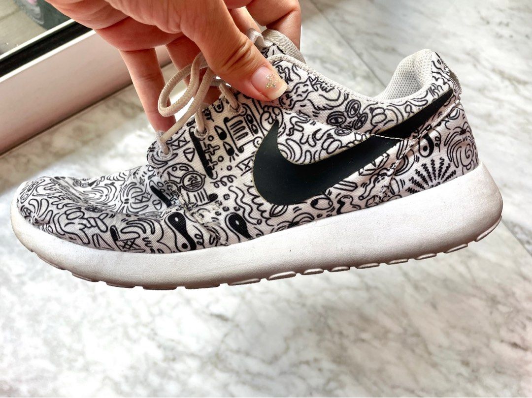Nike Roshe Run Rare Print Womens 38 7 7.5 Women s Fashion Footwear Sneakers on Carousell