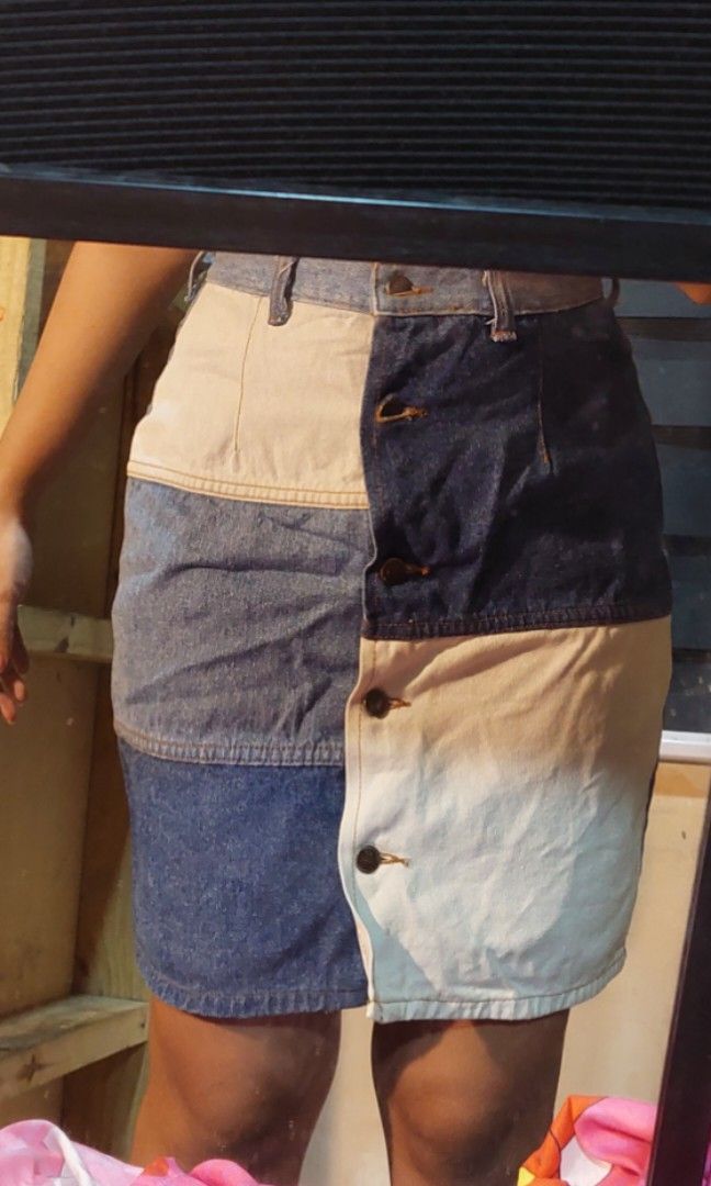 Y2K Patchwork Denim Skirt (Category: Skirts) located in Mexico. Submitted by beyondd (Listing ID 1311606183, Image 2). Description: super cute! u can alter if u want! never been used :( size is M (28-30) can do meet-ups around san fernando, mexico, angeles, balibago, and nearby areas in pampanga for ncr girlies, can do meet-ups around up diliman, uptc, and katipunan area only.