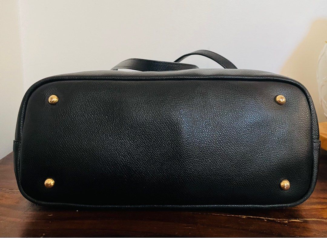 Pre Loved Charriol leather shoulder bag (Category: Luxury Bags & Wallets) located in Iloilo. Submitted by yangfire (Listing ID 1311554390, Image 3). Description: What you see in the picture is what you get 🧿.