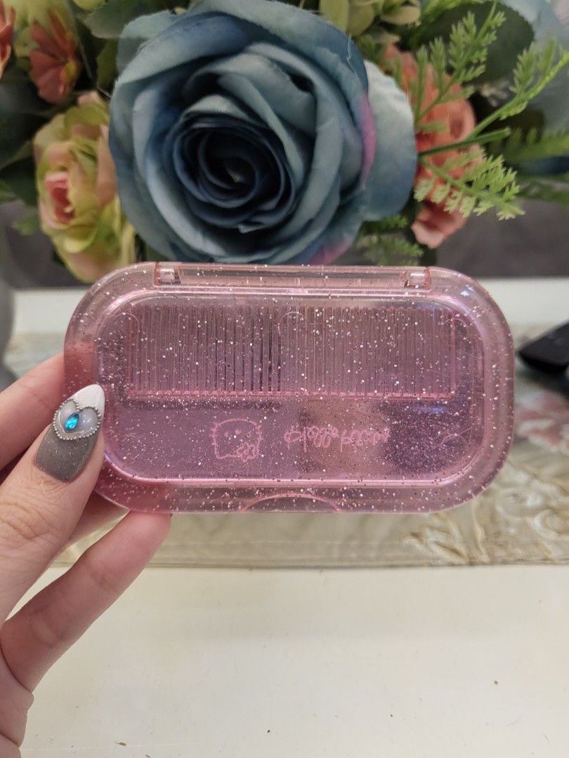 Sanrio Hello Kitty Pocket Mirror & Comb (Category: Mirrors) located in San Fernando. Submitted by jpmarketplace2023 (Listing ID 1311693996, Image 2). Description: 💚 All items are authentic from Japan. 💛 MOP: GCash (❌️ GCash Protect) 🩵 MOD: LBC only (❌️ S. Checkout, COD, COP) 💙 Meet-up: Vista Mall, San Fernando, Pampanga 💜 All items are on-hand. 🧡 First to pay gets the item first. ❤️ Breakable items are packed with care and caution. Seller w