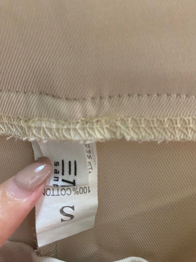 SHEIN TROUSER BEIGE (Category: Other Bottoms) located in Baguio. Submitted by declutterwithmmeee (Listing ID 1311606769, Image 2). Description: NO FLAWS pangit lang pagkakapicture pero maganda siya when worn :).